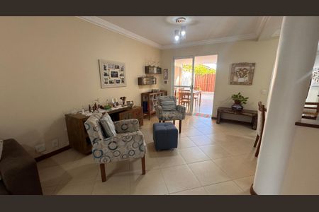 Casa de condomínio à venda com 132m², 3 quartos e 2 vagasSala