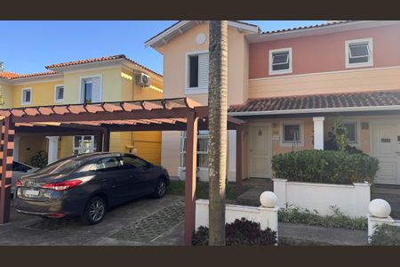 Casa de condomínio à venda com 132m², 3 quartos e 2 vagasFachada