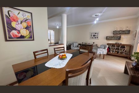 Casa de condomínio à venda com 132m², 3 quartos e 2 vagasSala de Jantar