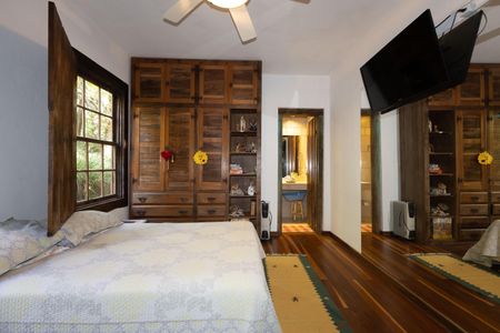 Casa de condomínio para alugar com 559m², 5 quartos e 4 vagasQuarto 2