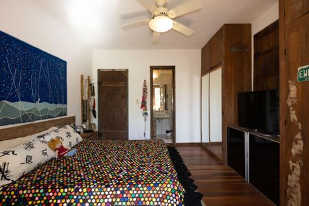 Casa de condomínio para alugar com 559m², 5 quartos e 4 vagasQuarto 1