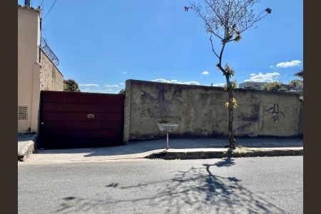 Casa à venda com 180m², 6 quartos e 4 vagasFachada