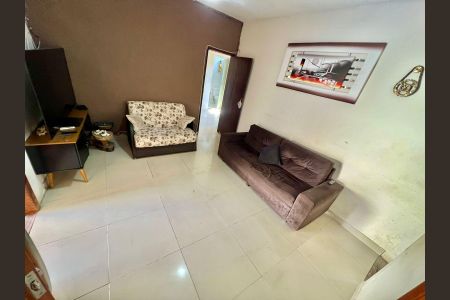 Casa à venda com 180m², 6 quartos e 4 vagasSala