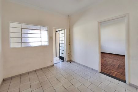 Casa à venda com 110m², 2 quartos e 3 vagas Casa à venda com 110m², 2 quartos e 3 vagasSala