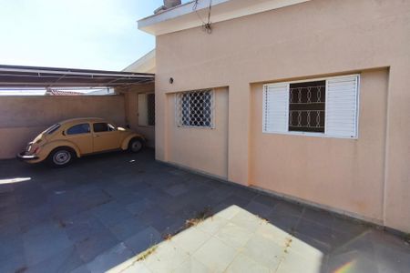 Casa à venda com 110m², 2 quartos e 3 vagas Casa à venda com 110m², 2 quartos e 3 vagasQuintal - Garagem