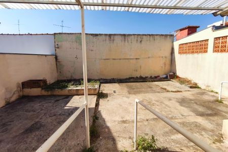 Casa à venda com 110m², 2 quartos e 3 vagas Casa à venda com 110m², 2 quartos e 3 vagasQuintal