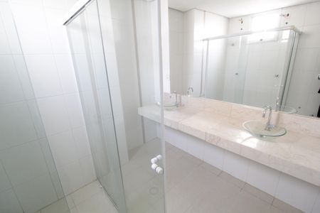 Apartamento para alugar com 180m², 3 quartos e 3 vagasBanheiro do Quarto 3