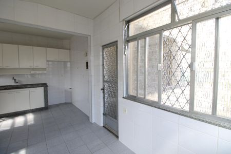 Apartamento à venda com 130m², 2 quartos e 1 vagaÁrea de Serviço