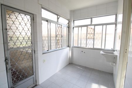 Apartamento à venda com 130m², 2 quartos e 1 vagaÁrea de Serviço