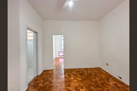 Apartamento à venda com 35m², 1 quarto e sem vaga Apartamento à venda com 35m², 1 quarto e sem vagaSala