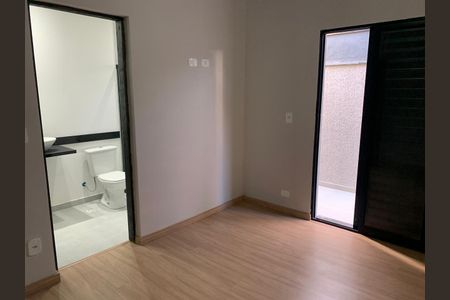 Casa de condomínio para alugar com 380m², 3 quartos e 2 vagas Casa de condomínio para alugar com 380m², 3 quartos e 2 vagasSuíte 2