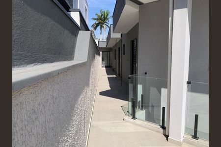 Casa de condomínio para alugar com 380m², 3 quartos e 2 vagas Casa de condomínio para alugar com 380m², 3 quartos e 2 vagasCorredor área externa