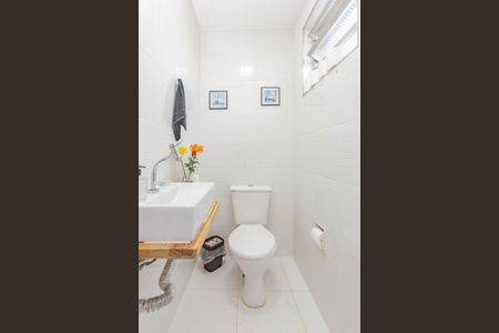 Casa à venda com 210m², 3 quartos e 5 vagasBanheiro de serviço