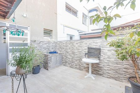 Casa à venda com 210m², 3 quartos e 5 vagasQuintal- Churrasqueira
