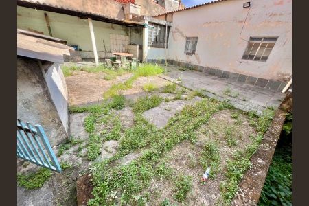 Casa à venda com 218m², 3 quartos e 2 vagasÁrea Externa - Fundos