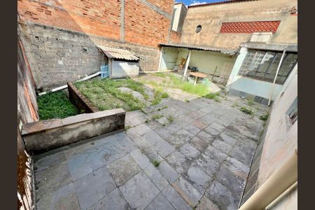 Casa à venda com 218m², 3 quartos e 2 vagasÁrea Externa - Fundos