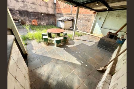 Casa à venda com 218m², 3 quartos e 2 vagasÁrea Externa - Fundos