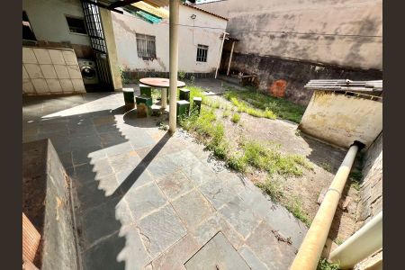 Casa à venda com 218m², 3 quartos e 2 vagasÁrea Externa - Fundos