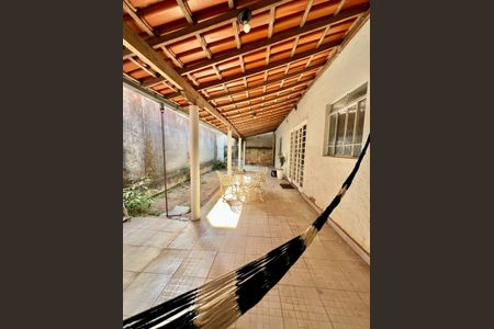 Casa à venda com 218m², 3 quartos e 2 vagasVaranda - Frente