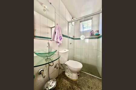 Casa à venda com 218m², 3 quartos e 2 vagasBanheiro