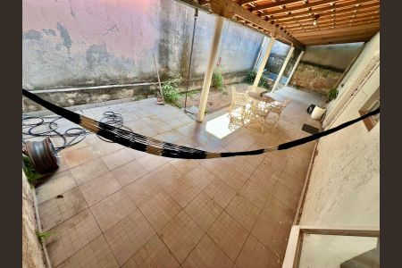 Casa à venda com 218m², 3 quartos e 2 vagasVaranda - Frente