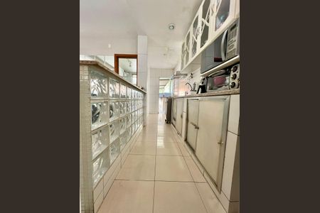 Casa à venda com 218m², 3 quartos e 2 vagasCozinha