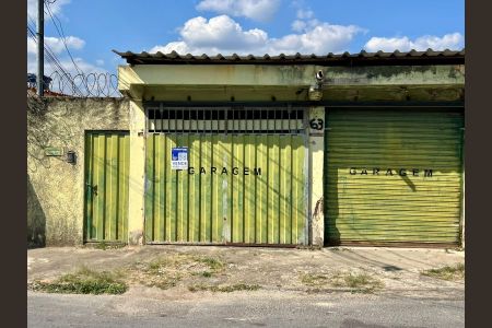 Casa à venda com 218m², 3 quartos e 2 vagasFachada