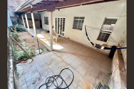 Casa à venda com 218m², 3 quartos e 2 vagasVaranda - Frente
