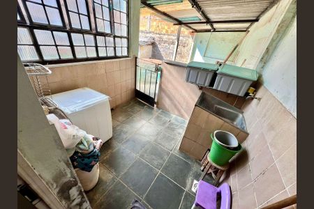 Casa à venda com 218m², 3 quartos e 2 vagasÁrea de Serviço