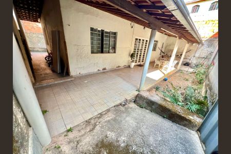 Casa à venda com 218m², 3 quartos e 2 vagasVaranda - Frente