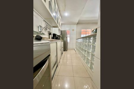 Casa à venda com 218m², 3 quartos e 2 vagasCozinha