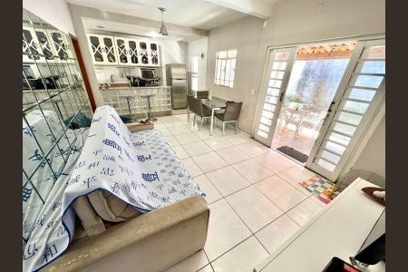 Casa à venda com 218m², 3 quartos e 2 vagasSala