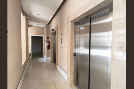 Apartamento à venda com 70m², 2 quartos e 1 vagaElevadores