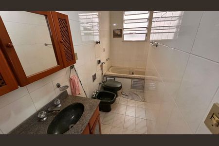 Casa à venda com 384m², 5 quartos e 1 vaga