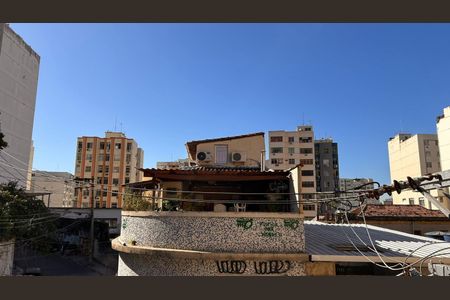 Casa à venda com 384m², 5 quartos e 1 vaga