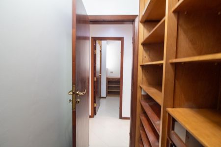 Casa à venda com 447m², 4 quartos e 2 vagasCloset da Suíte 4