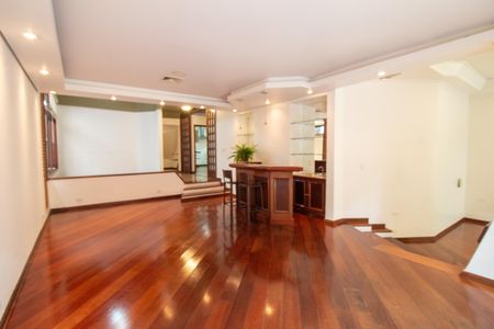 Casa à venda com 447m², 4 quartos e 2 vagasSala