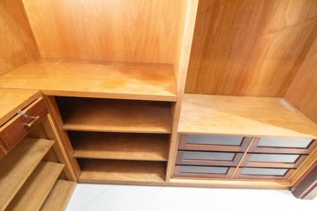 Casa à venda com 447m², 4 quartos e 2 vagasCloset da Suíte 4