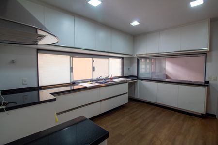 Casa à venda com 447m², 4 quartos e 2 vagasCozinha