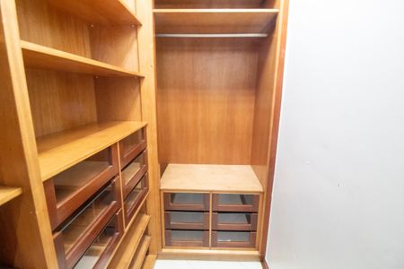 Casa à venda com 447m², 4 quartos e 2 vagasCloset da Suíte 4