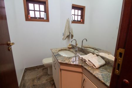 Casa à venda com 447m², 4 quartos e 2 vagasLavabo