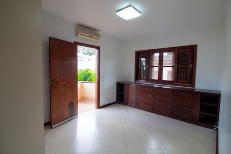 Casa à venda com 447m², 4 quartos e 2 vagasSuíte 3