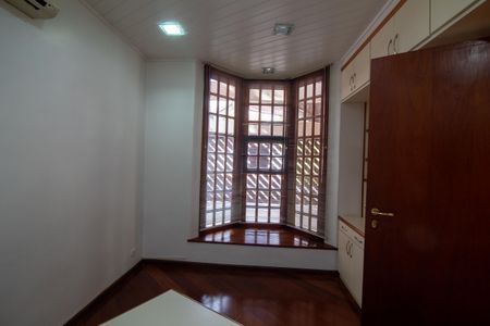 Casa à venda com 447m², 4 quartos e 2 vagasEscritório