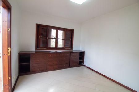 Casa à venda com 447m², 4 quartos e 2 vagasSuíte 3