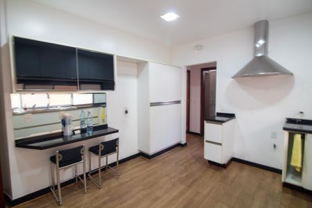 Casa à venda com 447m², 4 quartos e 2 vagasCozinha