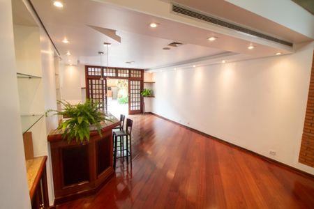 Casa à venda com 447m², 4 quartos e 2 vagasSala