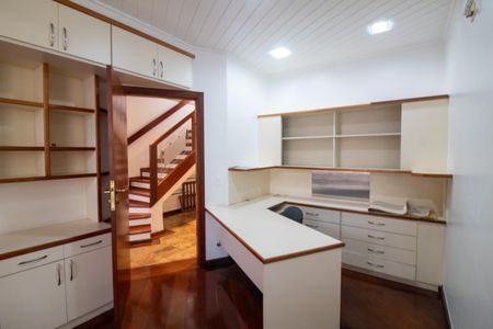 Casa à venda com 447m², 4 quartos e 2 vagasEscritório