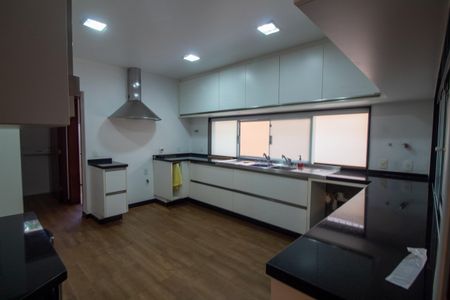 Casa à venda com 447m², 4 quartos e 2 vagasCozinha