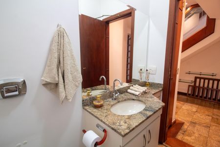 Casa à venda com 447m², 4 quartos e 2 vagasLavabo