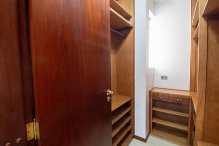 Casa à venda com 447m², 4 quartos e 2 vagasCloset da Suíte 4